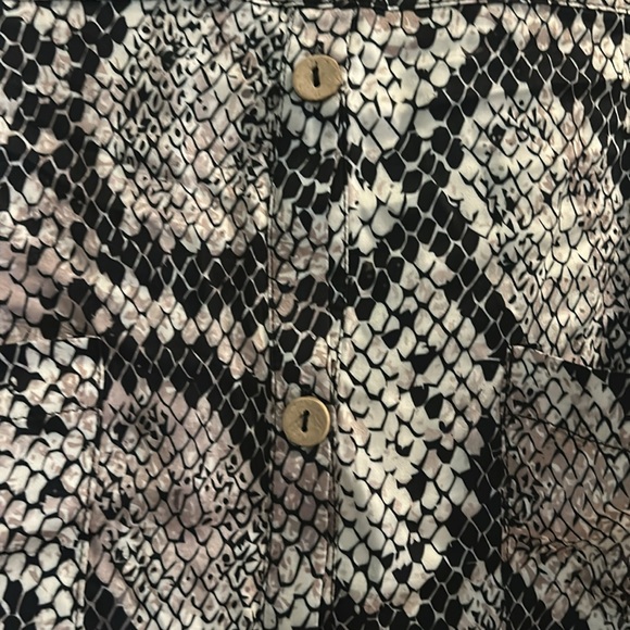 NWT, chaser, women’s silky cap sleeve dress, V-neck, button detail down front - Picture 4 of 11